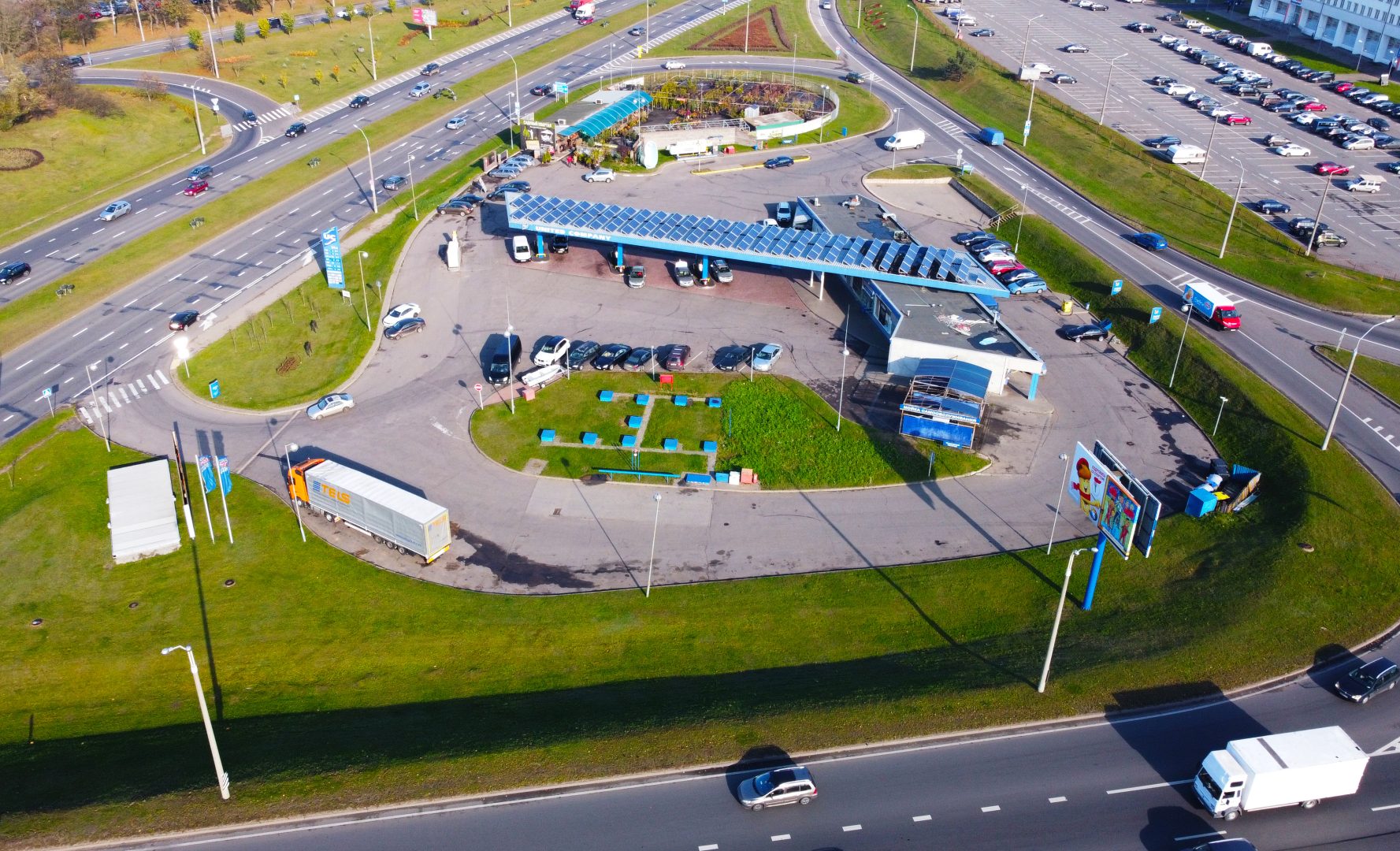 Top view of a gas station with a solar panel on the roof